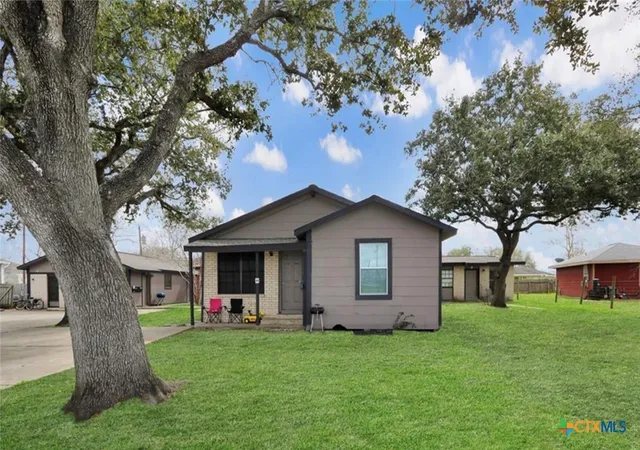 2nd image of 1916 Holloman Dr, Port Lavaca, TX 77979 | MLS# 603334