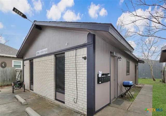 4th image of 1916 Holloman Dr, Port Lavaca, TX 77979 | MLS# 603334