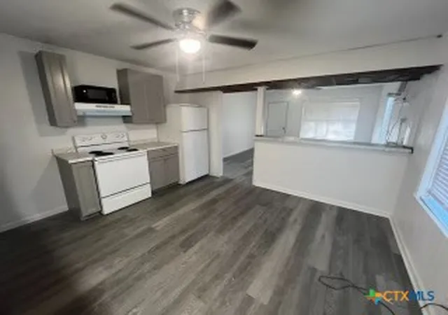 5th image of 1916 Holloman Dr, Port Lavaca, TX 77979 | MLS# 603334