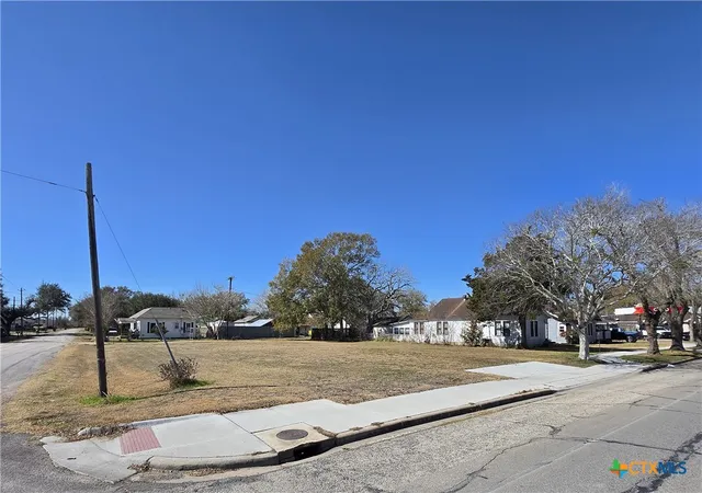 2nd image of 612 S Mechanic St, El Campo, TX 77437 | MLS# 603836