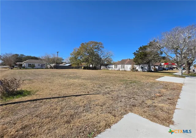 3rd image of 612 S Mechanic St, El Campo, TX 77437 | MLS# 603836