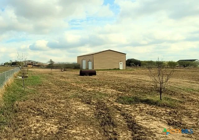 Homes for sale in Stockdale, TX | 2072 County Road 421, Stockdale, TX 78160 | MLS# 603887