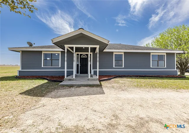 Homes for sale in Shiner, TX | 985 County Road 301, Shiner, TX 77984 | MLS# 604057