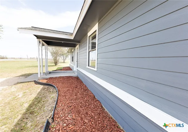 Homes for sale in Shiner, TX | 985 County Road 301, Shiner, TX 77984 | MLS# 604057