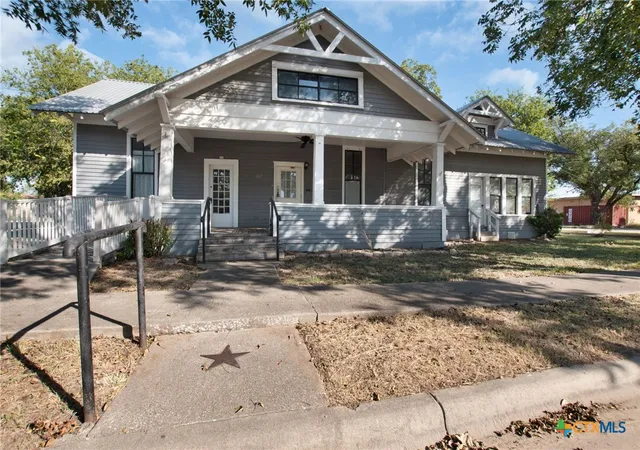 Homes for sale in Lampasas, TX | 107 W 5th St, Lampasas, TX 76550 | MLS# 604271