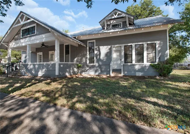 Homes for sale in Lampasas, TX | 107 W 5th St, Lampasas, TX 76550 | MLS# 604271