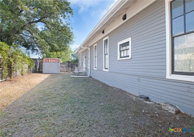 Homes for sale in Lampasas, TX | 107 W 5th St, Lampasas, TX 76550 | MLS# 604271