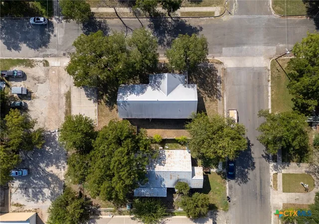 Homes for sale in Lampasas, TX | 107 W 5Th St, Lampasas, TX 76550 | MLS# 604271