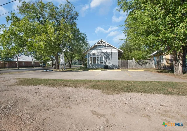 Homes for sale in Lampasas, TX | 107 W 5Th St, Lampasas, TX 76550 | MLS# 604271