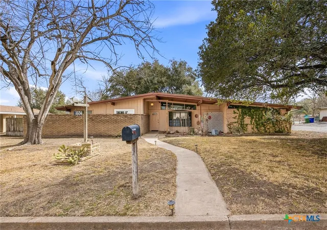 Photo 1 of Sale Pending at 1604 Gardien St, Gonzales, TX 78629 | MLS# 604002 | Listing updated on 2026-07-14
