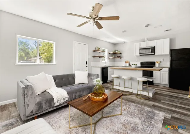 4th image of 1848 W Bridge St, New Braunfels, TX 78130 | MLS# 604659