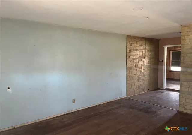 5th image of 806 E Polk Ave, Victoria, TX 77901 | MLS# 604854