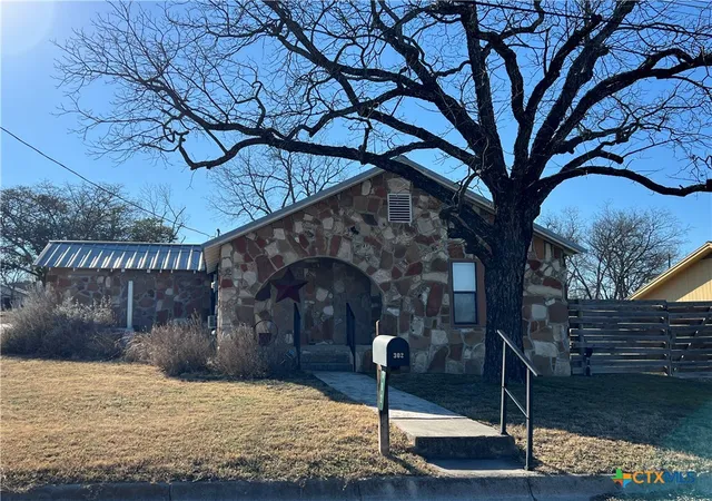 Homes for sale in Lampasas, TX | 302 N Arnold St, Lampasas, TX 76550 | MLS# 604383