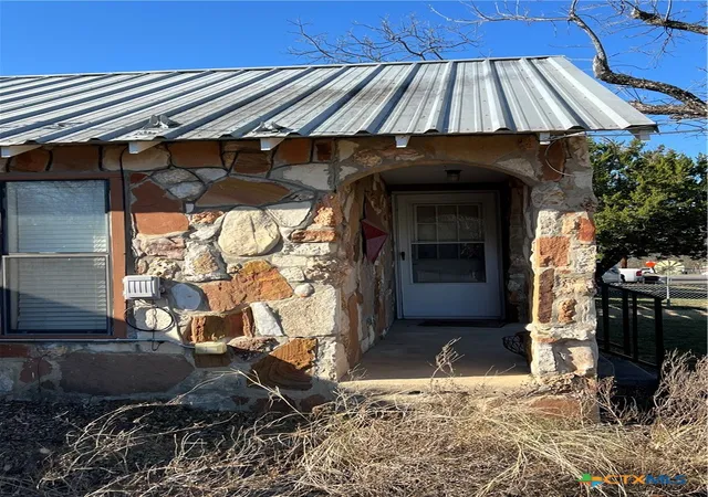 Homes for sale in Lampasas, TX | 302 N Arnold St, Lampasas, TX 76550 | MLS# 604383