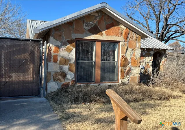 Homes for sale in Lampasas, TX | 302 N Arnold St, Lampasas, TX 76550 | MLS# 604383