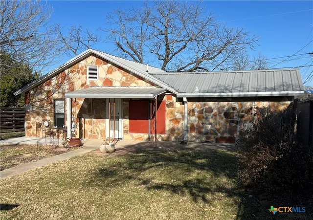 Homes for sale in Lampasas, TX | 302 N Arnold St, Lampasas, TX 76550 | MLS# 604383
