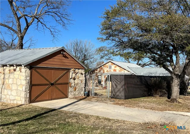 Homes for sale in Lampasas, TX | 302 N Arnold St, Lampasas, TX 76550 | MLS# 604383