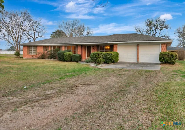 Photo 2 of Single family home for sale at 711 Northgate Rd, Victoria, TX 77904 | MLS# 605185 | Listing updated on 2026-06-11