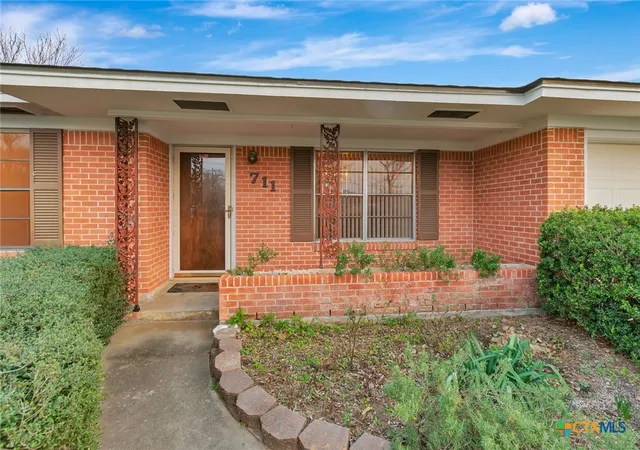 Photo 3 of Single family home for sale at 711 Northgate Rd, Victoria, TX 77904 | MLS# 605185 | Listing updated on 2026-06-11