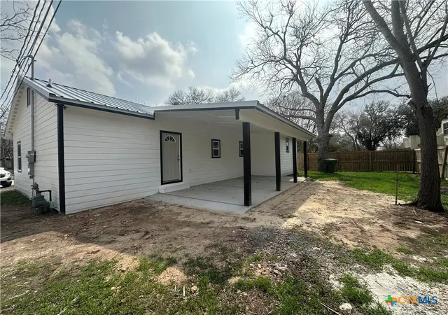 Homes for sale in Cuero, TX | 1008 Gonzales St, Cuero, TX 77954 | MLS# 602268