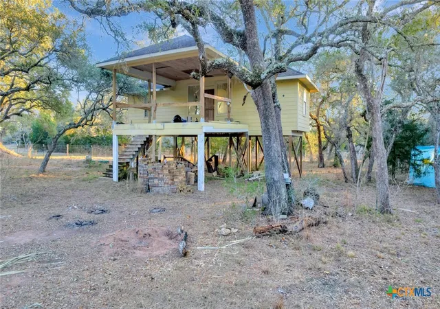 Homes for sale in Hallettsville, TX | 715 Private Road 1051, Hallettsville, TX 77964 | MLS# 605008