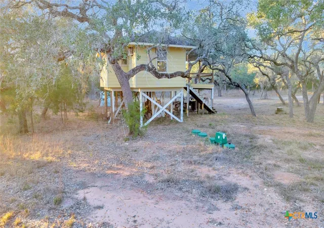 Homes for sale in Hallettsville, TX | 715 Private Road 1051, Hallettsville, TX 77964 | MLS# 605008