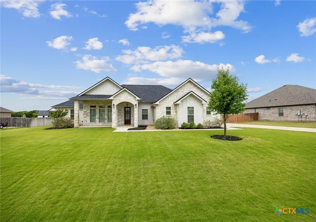 Photo 3 of Sale Pending at 203 Sand Flt Ln, Temple, TX 76502 | MLS# 605250 | Listing updated on 2026-07-04