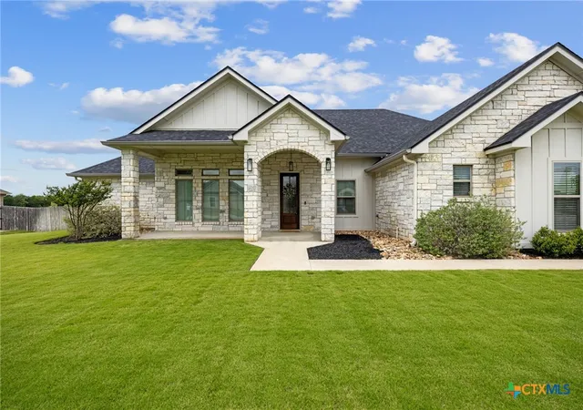 Photo 3 of Sale Pending at 203 Sand Flt Ln, Temple, TX 76502 | MLS# 605250 | Listing updated on 2026-07-04