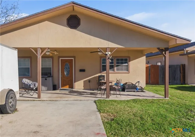 Photo 1 of Single family home for sale at 1058 E Weinert St, Seguin, TX 78155 | MLS# 605298 | Listing updated on 2026-09-30