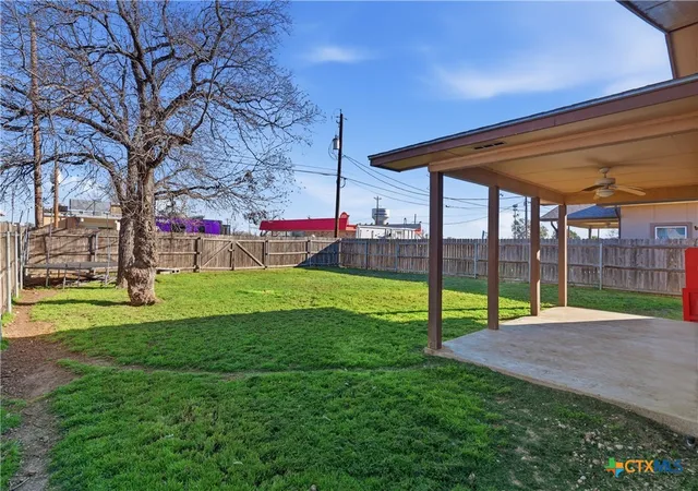 Photo 2 of Single family home for sale at 1058 E Weinert St, Seguin, TX 78155 | MLS# 605298 | Listing updated on 2026-09-30