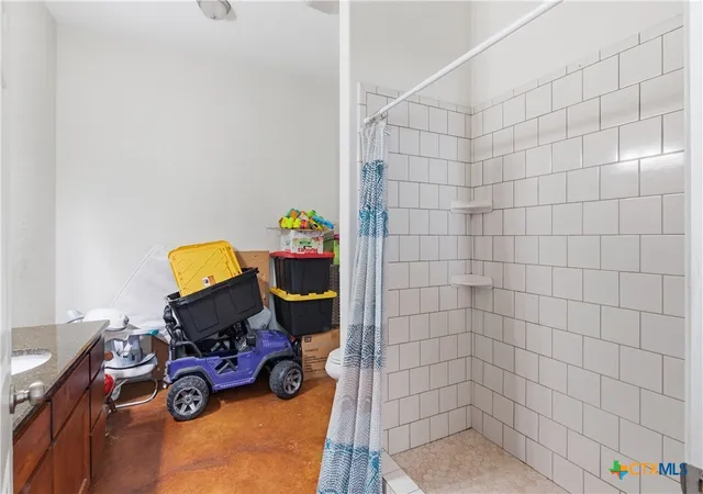 Photo 4 of Single family home for sale at 1058 E Weinert St, Seguin, TX 78155 | MLS# 605298 | Listing updated on 2026-09-30
