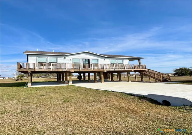 3rd image of 43 Buckskin Dr, Palacios, TX 77465 | MLS# 605591