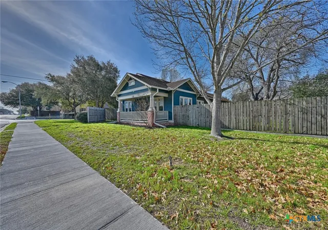 Homes for sale in Shiner, TX | 306 Avenue E, Shiner, TX 77984 | MLS# 604502