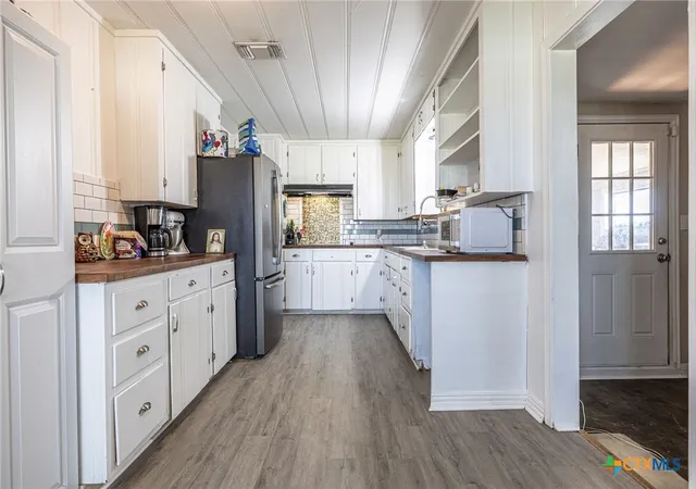 4th image of 743 Royal Rd, Port Lavaca, TX 77979 | MLS# 605808
