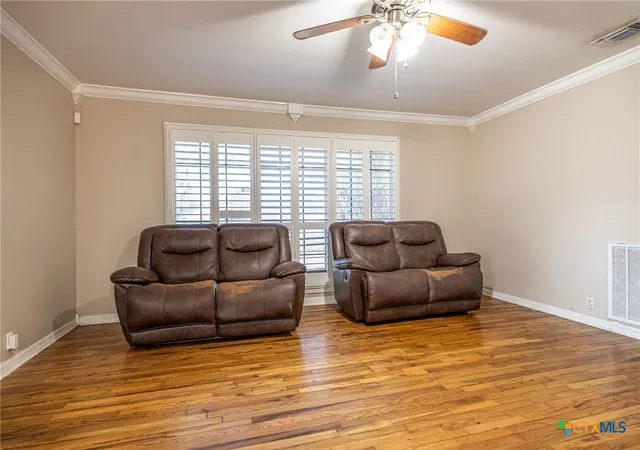 5th image of 743 Royal Rd, Port Lavaca, TX 77979 | MLS# 605808