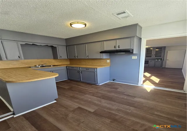 3rd image of 2503 N Jecker St, Victoria, TX 77901 | MLS# 605894