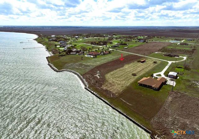 2nd image of 39 N Bay Shore Dr, Port Lavaca, TX 77979 | MLS# 606033