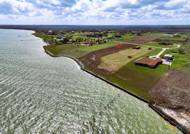 3rd image of 39 N Bay Shore Dr, Port Lavaca, TX 77979 | MLS# 606033