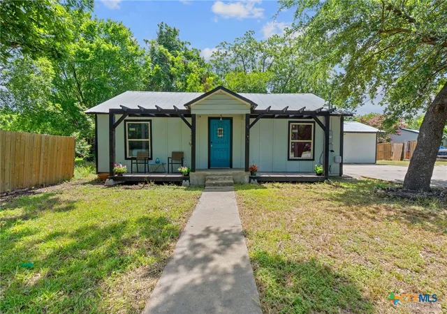 Photo 1 of Single family home for sale at 1013 N Colorado St, Lockhart, TX 78644 | MLS# 600585 | Listing updated on 2026-07-21