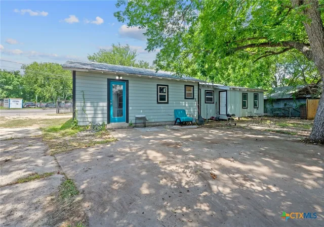 Photo 3 of Single family home for sale at 1013 N Colorado St, Lockhart, TX 78644 | MLS# 600585 | Listing updated on 2026-09-24