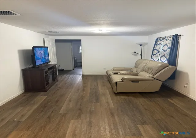 5th image of 203 Oleander Ave, Tivoli, TX 77990 | MLS# 606201