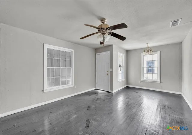 Photo 4 of Single family home for sale at 1307 E Ave G, Killeen, TX 76541 | MLS# 606299 | Listing updated on 2026-06-08