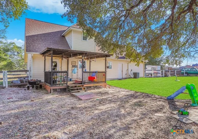 Homes for sale in Floresville, TX | 1561 County Road 320, Floresville, TX 78114 | MLS# 606647
