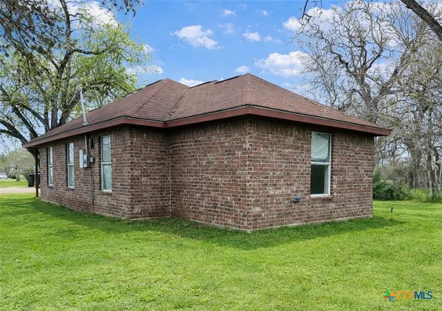 Homes for sale in Hallettsville, TX | 807 S Promenade St, Hallettsville, TX 77964 | MLS# 606670