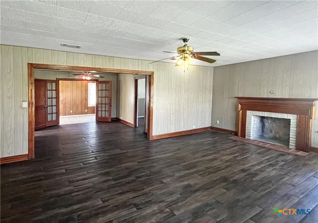2nd image of 1915 & 1925 S Wall St, Belton, TX 76513 | MLS# 606914
