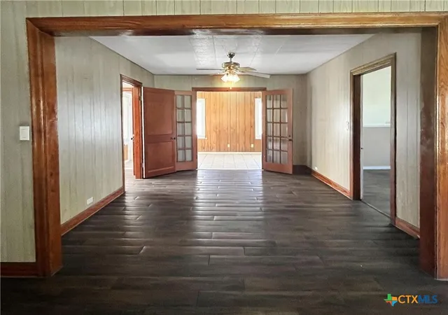 3rd image of 1915 & 1925 S Wall St, Belton, TX 76513 | MLS# 606914