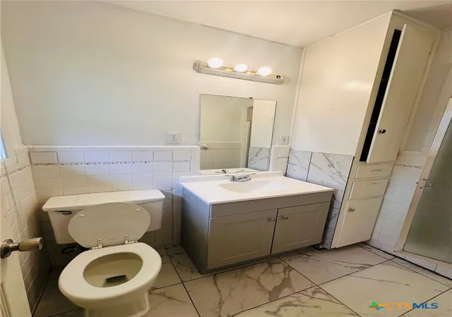 Photo 3 of Single family home for sale at 3705 Lancelot Ln, Temple, TX 76502 | MLS# 607000 | Listing updated on 2026-09-21