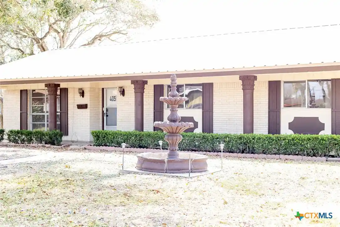 Photo 1 of Sale Pending at 405 Westwood Dr, Port Lavaca, TX 77979 | MLS# 606900 | Listing updated on 2026-10-28