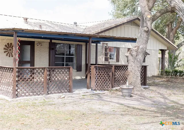 24th image of 405 Westwood Dr, Port Lavaca, TX 77979 | MLS# 606900