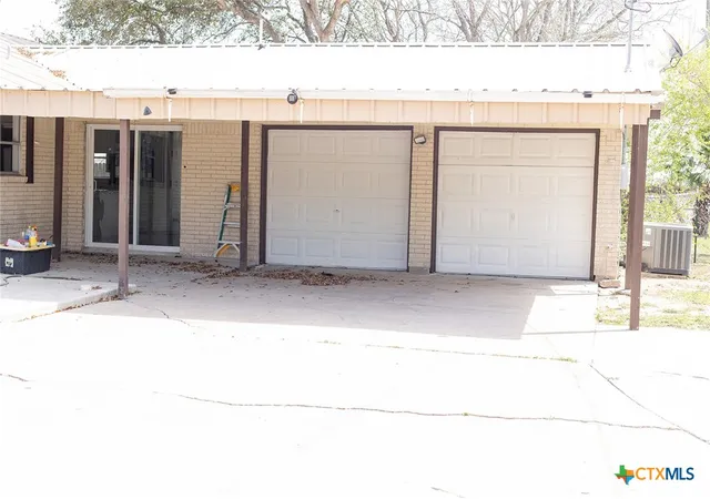 5th image of 405 Westwood Dr, Port Lavaca, TX 77979 | MLS# 606900